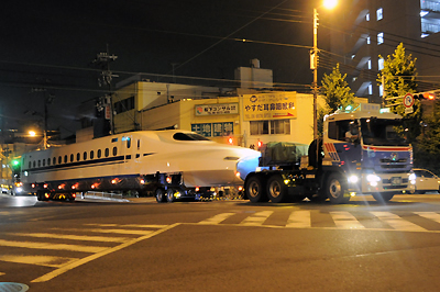 2011 8月12日　新幹線 N700 先頭車両 陸送 港区三先