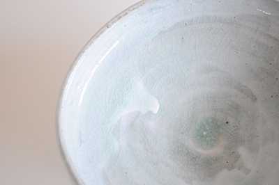 薄水色の楕円たわみ浅鉢２