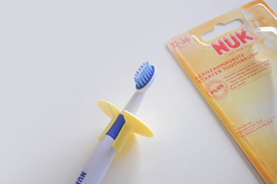 子供用の歯ブラシ　NUK
